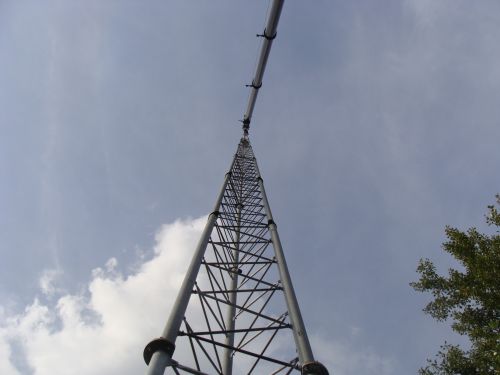 42m Mast hängt am Seil